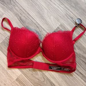 Victoria's Secret bombshell red lace push-up bra